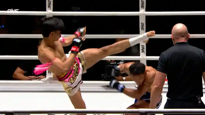 ブラジル・エックムアンノン vs. サマンチャイ・ソー・ソンマイ