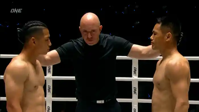 秋元皓貴 vs. ウェイ・ルイ