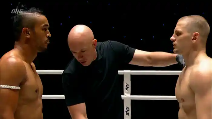 シンサムット・クリンミー vs. ドミトリー・メンシコフ