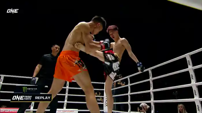 ウェイ・ジーチン vs. 松本吏亜夢