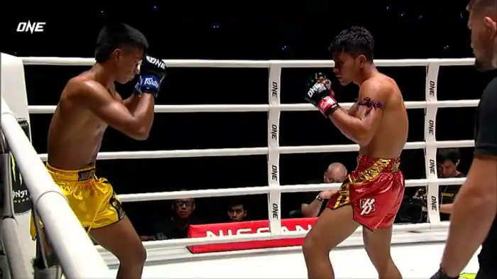 チャーパヤック・サクサトゥーン vs. モウグリー・チョー・アッジャラブーン