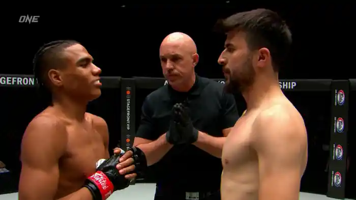 ジョハン・エストゥピニャン vs. ザファー・シャイック