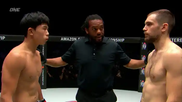 エイドリアン・リー vs. アントニオ・マンマレッラ