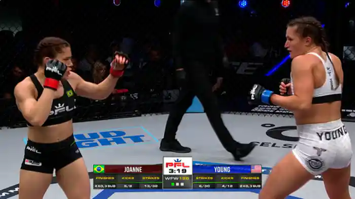 イララ・ジョアニ vs. シェイナ・ヤング