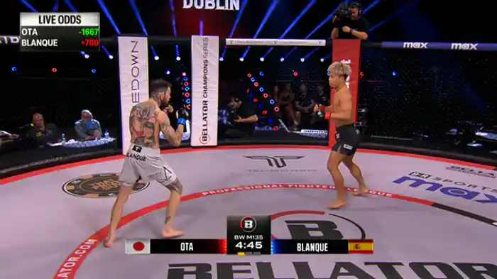 太田忍 vs. ロジャー・ブランク