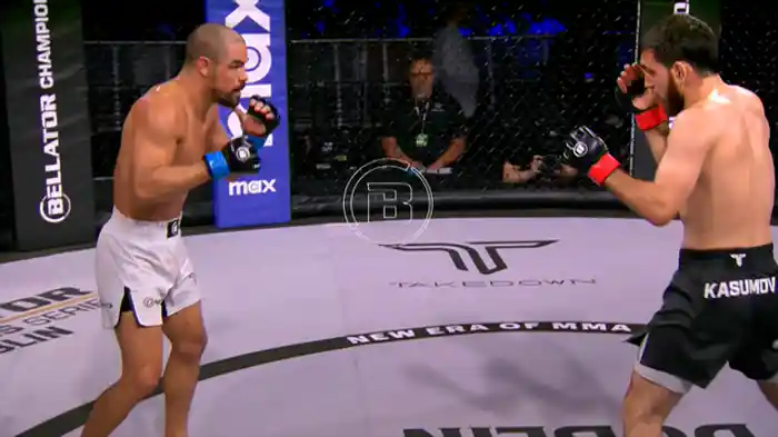 カスム・カスモフ vs. マテウス・マットス