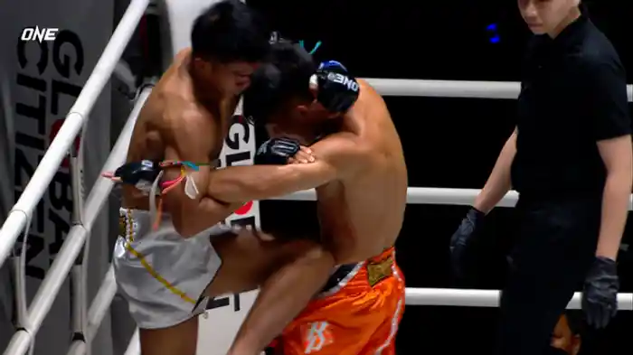 シトラック・ポー・パイダン vs. ロレックス・ウォー・パンヤワイ