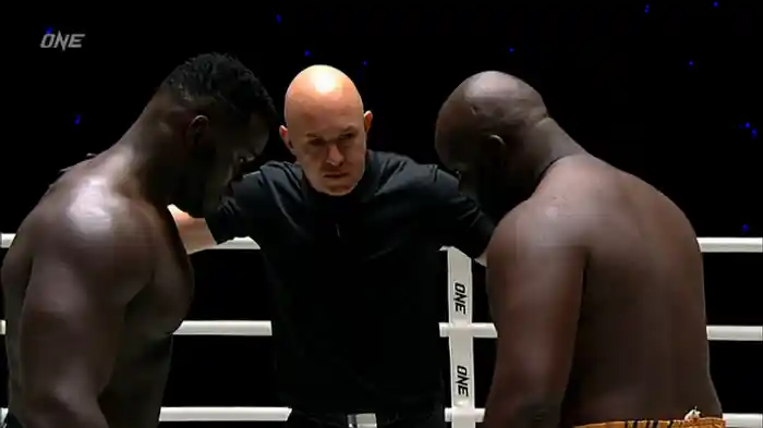 オマール・ケイン vs. ブシェ・ケチャップ