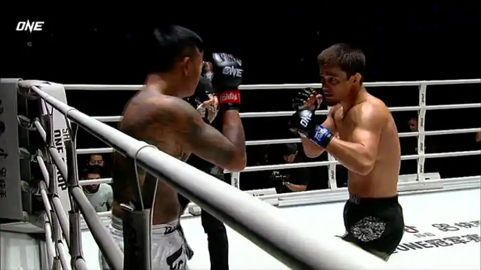 オンバック・フェアテックス vs. アブドゥラ・ダヤカエフ