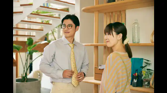 鎖に縛られた議員妻