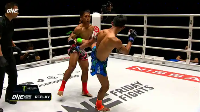 サンプラブ・ルーピチ vs. ペットマイ・MCスーパレック・ムエタイ