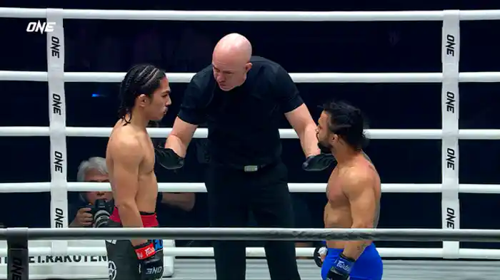 箕輪ひろば vs. グスタボ・バラート