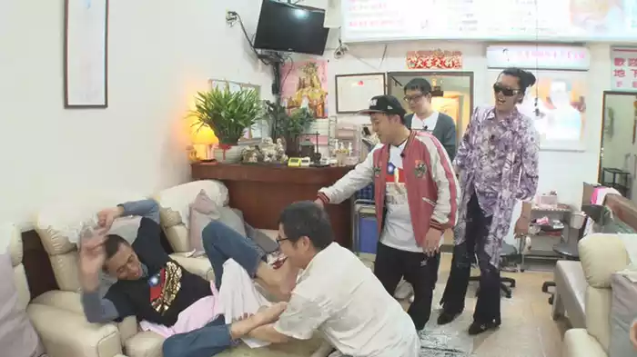 稗田＆直也旅in台湾 夜の観光スポットで大暴れ