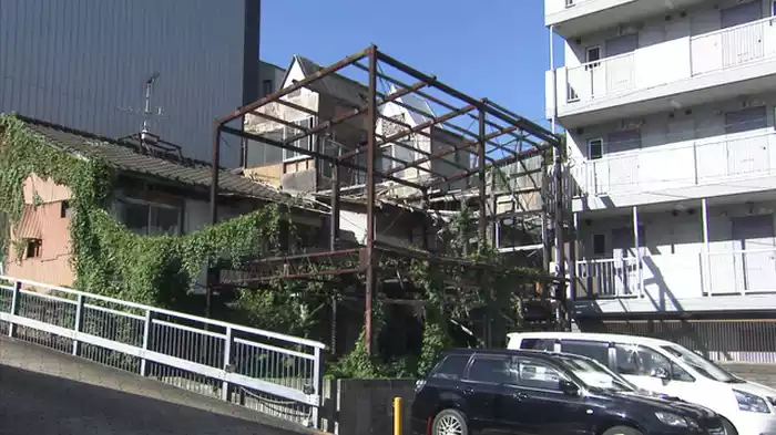 お化け屋敷に住む美女SP前編