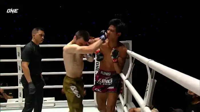 ヤミン・PK・センチャイ vs. イブラギム・アブドゥルミエジドフ