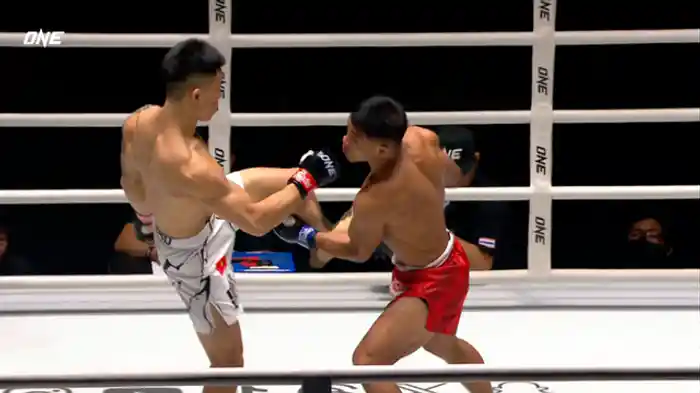 ファン・バン・ナム vs. エストラーダ・ドンガス