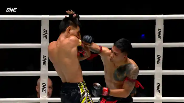 ペットパタヤ・シルクムエタイ vs. Mr.ゲン・バンサン・ファイトクラブ