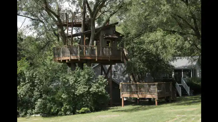 川岸の小さな小屋