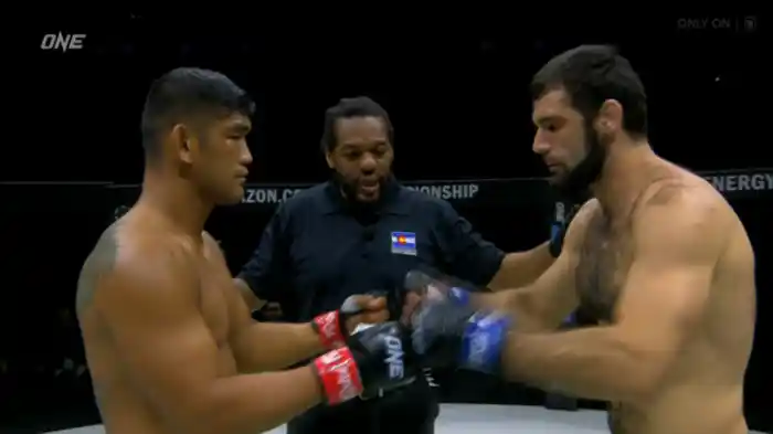 アウンラ・ンサン vs. シャミル・エルドアン