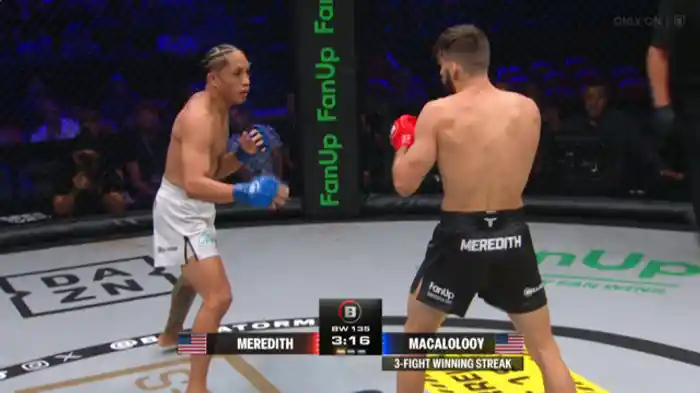 ブライス・メレディス vs. ジョン・マカロルーイ
