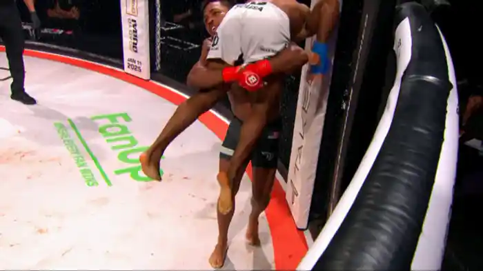 アーチー・コルガン vs. マノエル・ソウザ