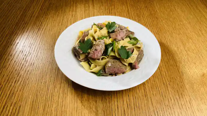 フェットチーネのグリーンペッパーソース合え