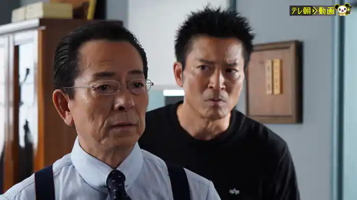 「薔薇と髭の夜明け」