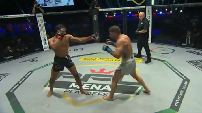 モハメド・アラクラ vs アミール・ファズリ