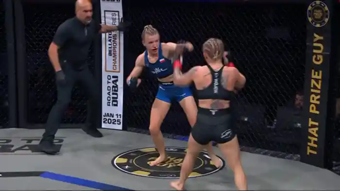 カロリーナ・ヴォイチク vs ポーリナ・ヴィスネスカ