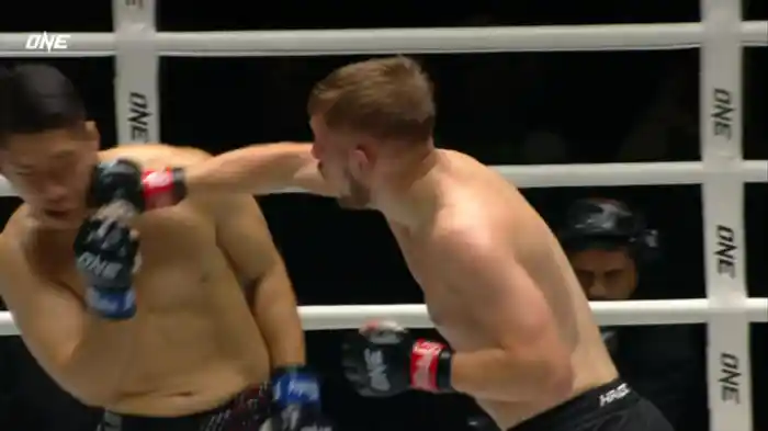 デビット・クーク vs. チャン・ソンギュ