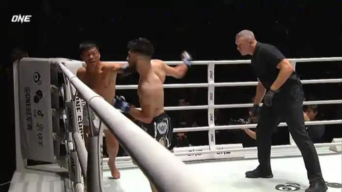 コンクライ・ソー・ソンマイ vs. デニス・デミルカプ