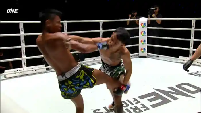 ペットニーマンゴン・Dr.ラッタナムケン・アイスランド vs. コムクリット・Jパワールーフ・プーケット