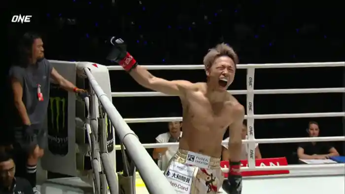 武尊 vs. タン・ジン