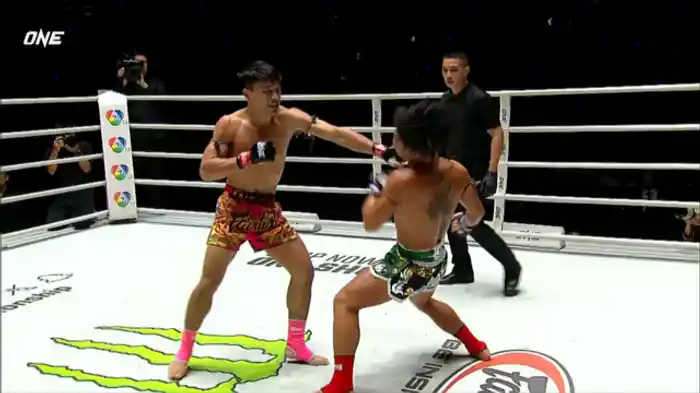 ジャオスアヤイ・モー・クルンテープトンブリー vs. スリヤンレック・ポー・イェンイン