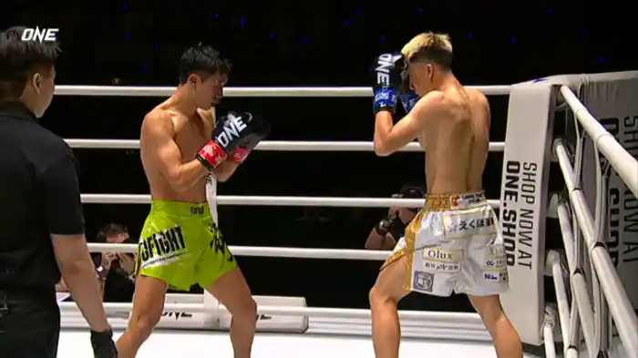 ルー・イーフー vs. 柿﨑瑠