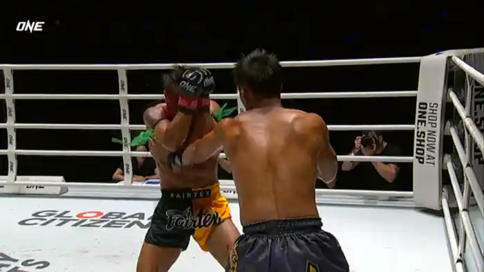 セクサン・フェアテックス vs. ドンキング・ヨータラックムエタイ