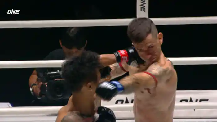 ルンナライ・キアトモー9 vs. ミケル・フェルナンデス