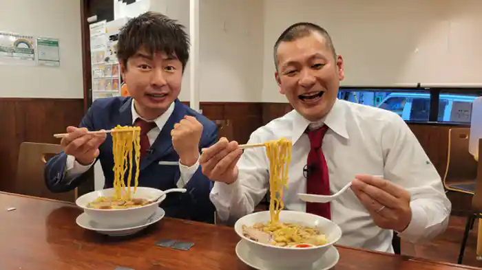 「女性店主が頑張る店」「麺の下の秘密」