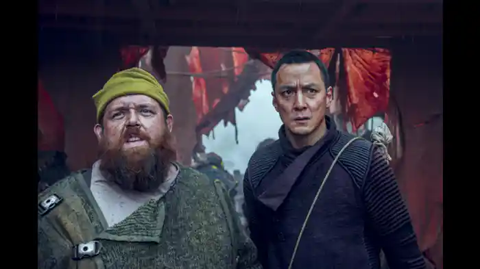 霧を駆け抜ける猿