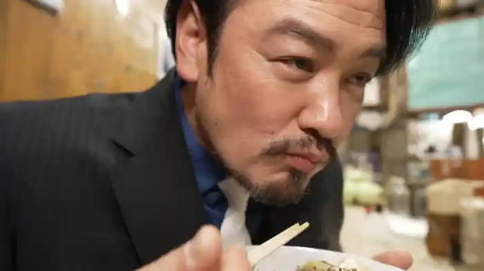 「牛煮込み・鯨の刺身」「シュークリーム・プリンアラモード」