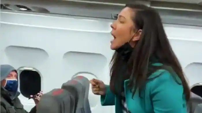 高速道路に緊急着陸!?