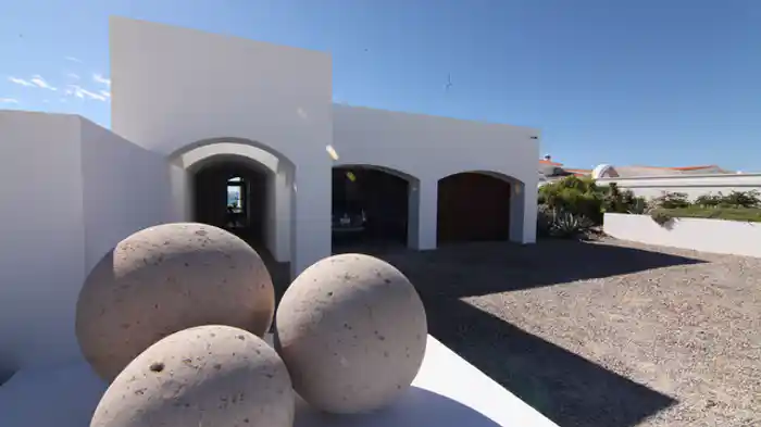 空中に浮かぶ家