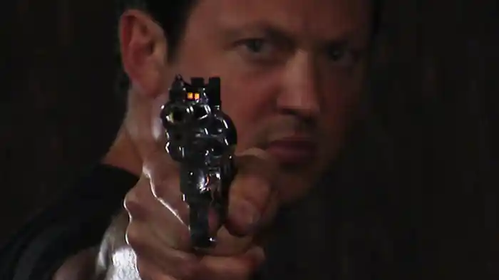 海賊版映画を売る男