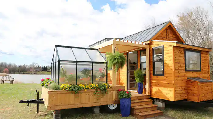 湖畔の移動式温室