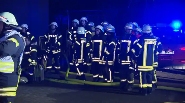 民家を襲う猛火