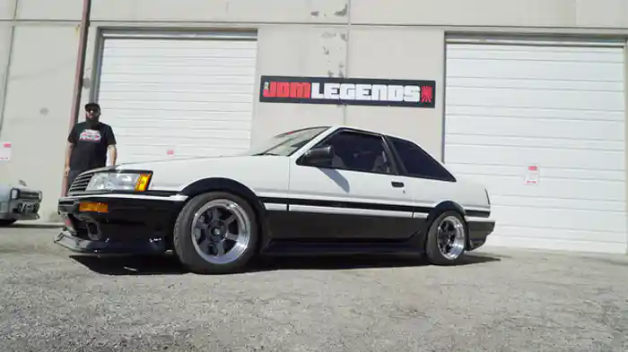 ダットサン240Z／トヨタ・レビン