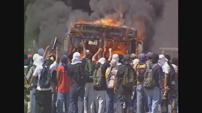 バーゲンセールで大暴動 ほか