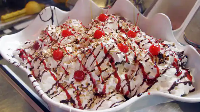 巨大バナナスプリット