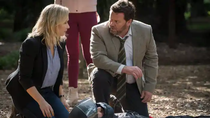 空から降ってきた男