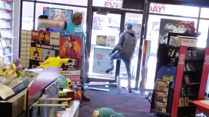 スプーンでハイジャック!?